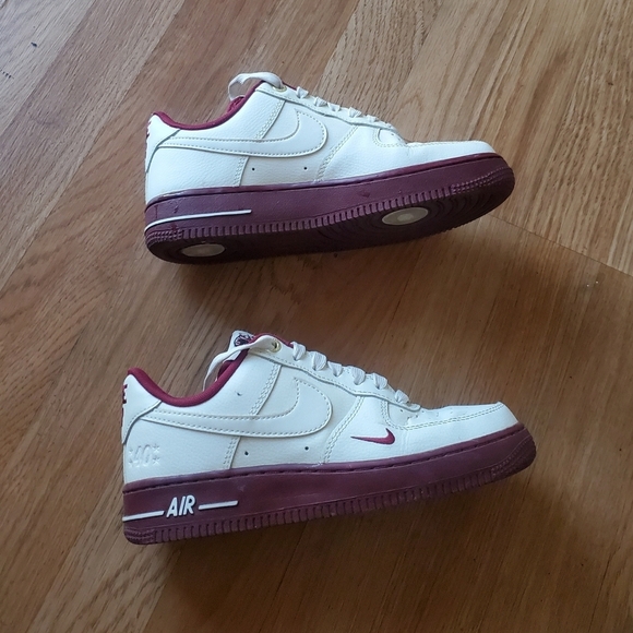 Nike Air Force 1 '07 SE 40th Anniversary Burgandy & White Womans 6.5 Sneakers - Picture 2 of 11